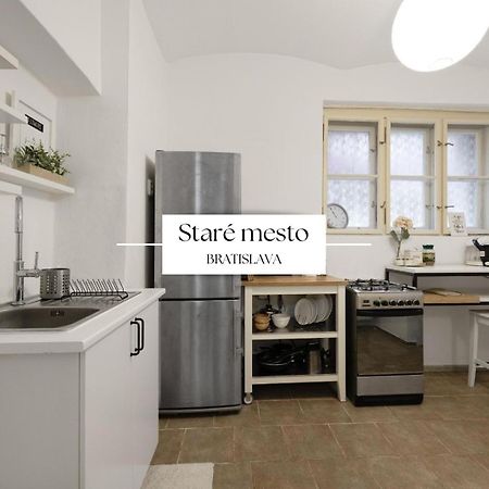 Stylish Historical Apartment + Backyard Bratislava Esterno foto