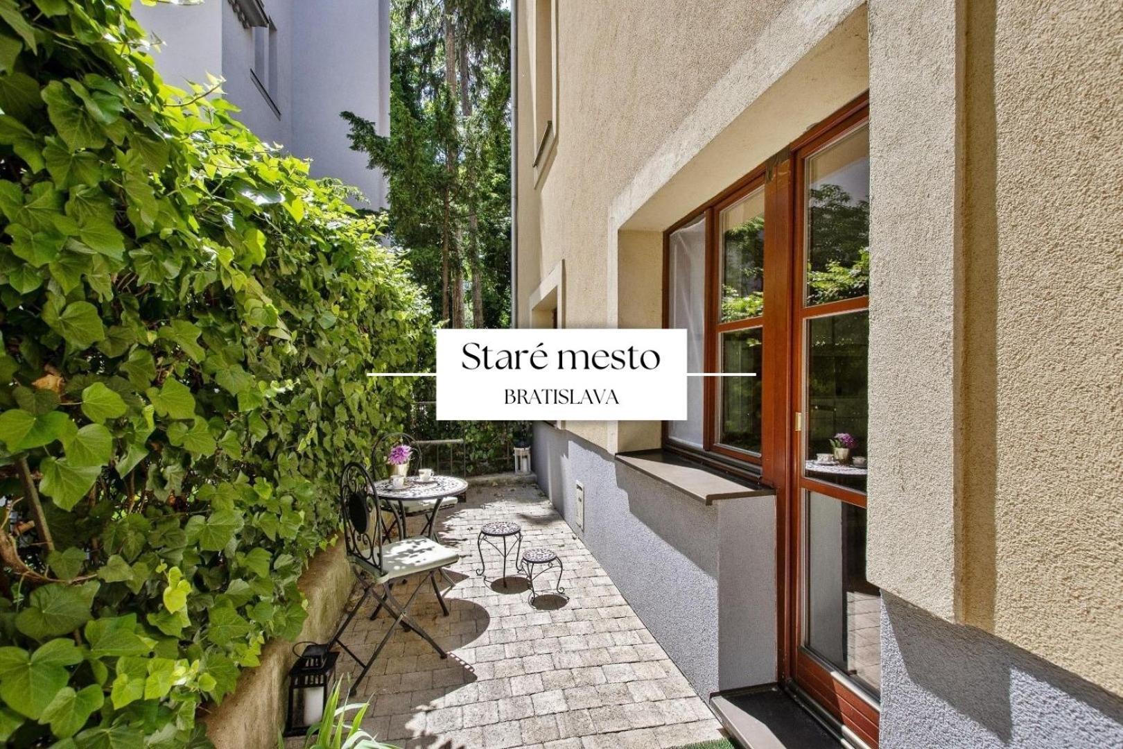 Stylish Historical Apartment + Backyard Bratislava Esterno foto